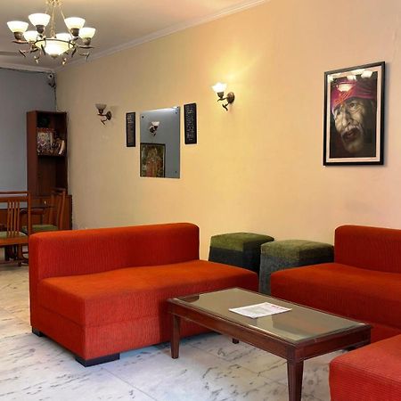 Under My Roof Green Park Ню Делхи Екстериор снимка