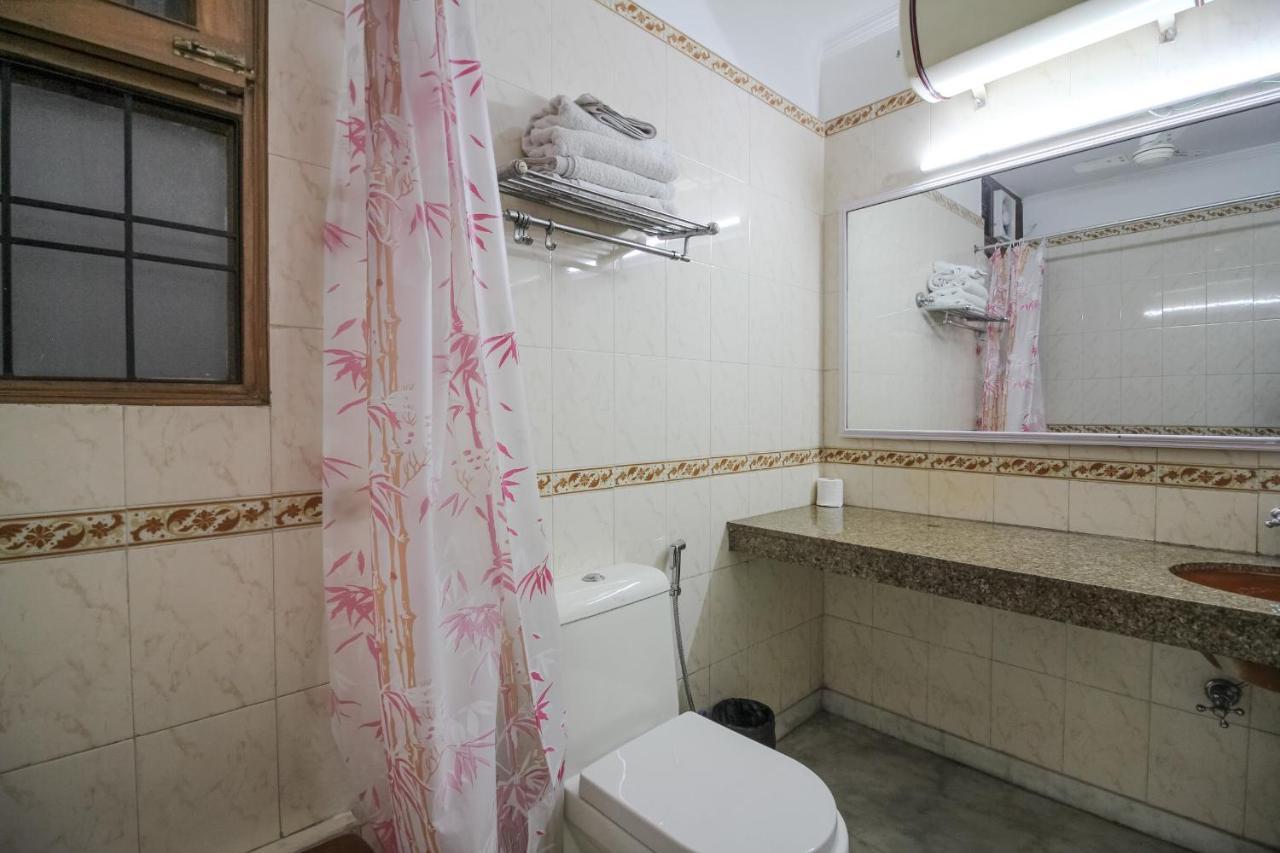 Under My Roof Green Park Ню Делхи Екстериор снимка